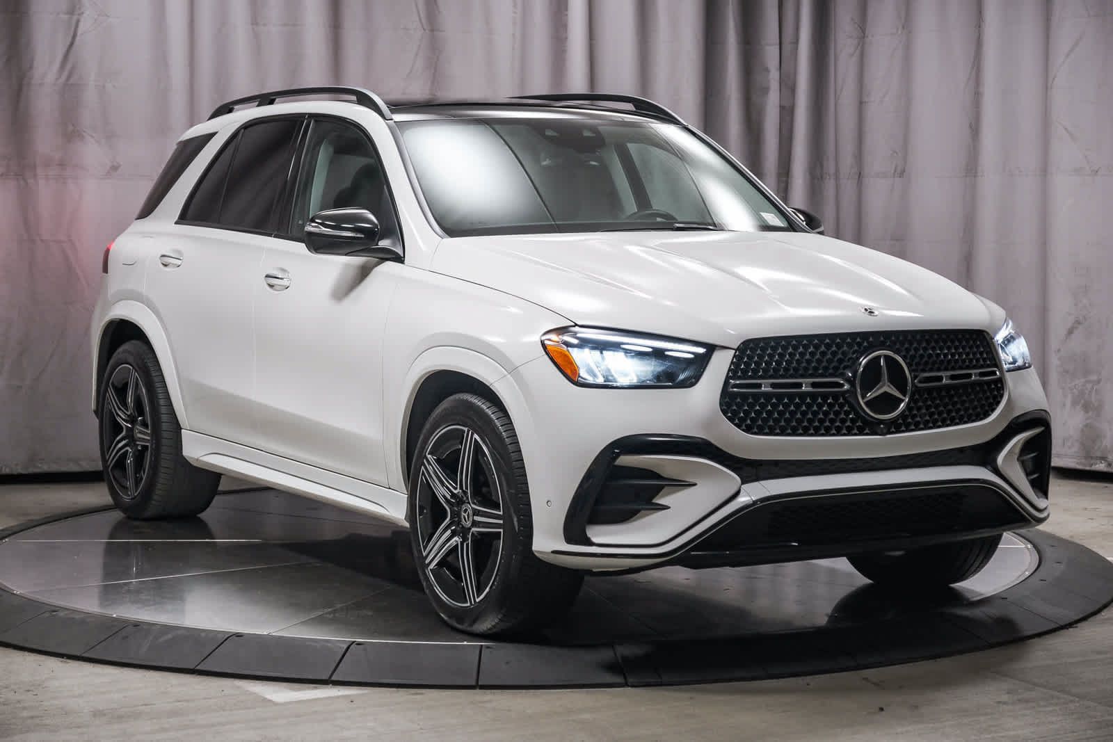 Used 2026 Mercedes-Benz GLE 450e 4MATIC image 5