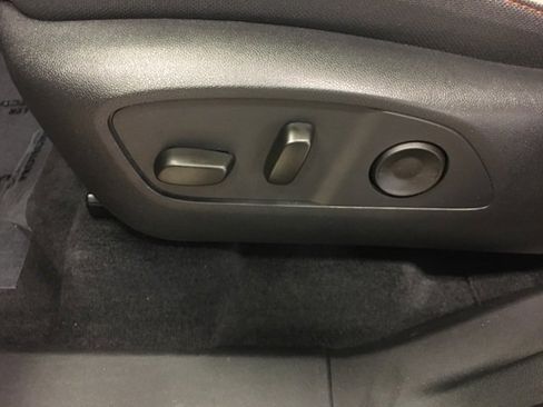 Used 2025 Chevrolet Traverse LT image 35