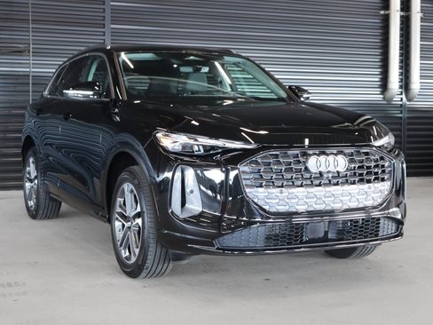 Certified 2025 Audi Q5 Premium w/ Convenience Package image 13