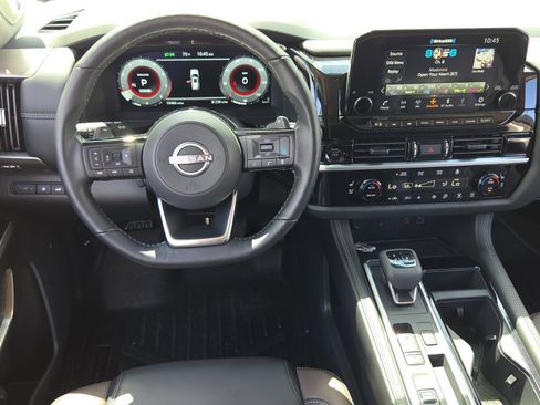 Certified 2025 Nissan Pathfinder Platinum FWD image 11