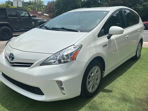 Used 2012 Toyota Prius V Two FWD image 3
