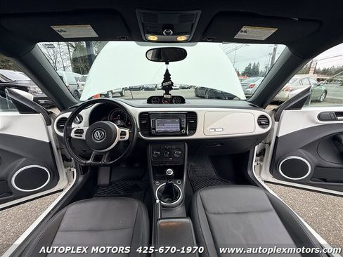 Used 2013 Volkswagen Beetle TDI image 12