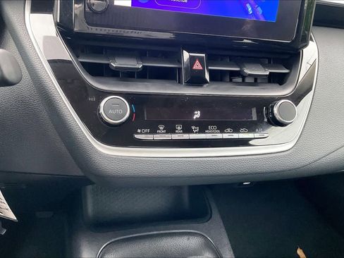 Used 2024 Toyota Corolla LE FWD image 32