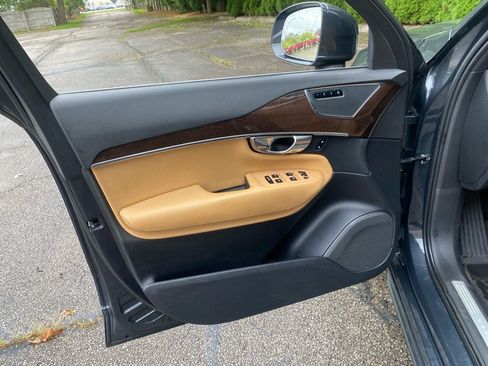 Used 2017 Volvo XC90 T6 Momentum w/ Vision Package AWD/4WD image 11