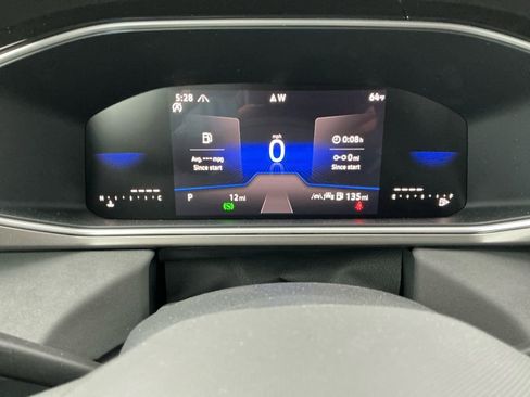 New 2025 Volkswagen Taos SE image 18