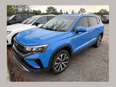 Used 2023 Volkswagen Taos SE w/ Panoramic Sunroof Package