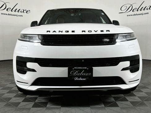 Used 2024 Land Rover Range Rover Sport Dynamic SE AWD/4WD image 2