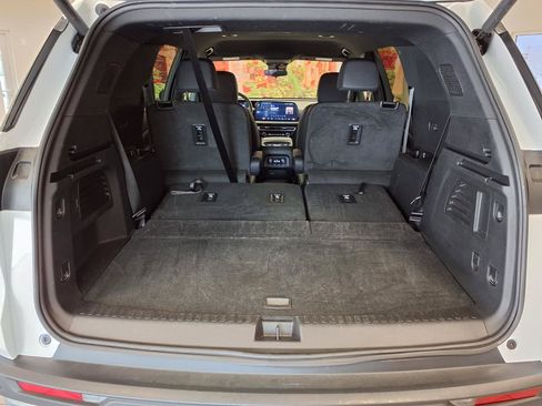 Used 2026 Chevrolet Traverse LT FWD image 16