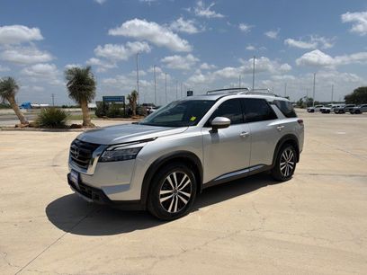 Used 2024 Nissan Pathfinder Platinum w/ Cargo Package