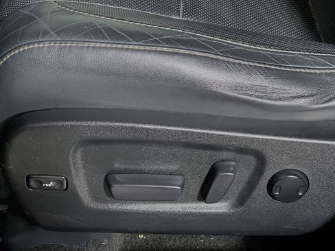 Used 2015 Toyota Highlander Limited Platinum FWD image 16