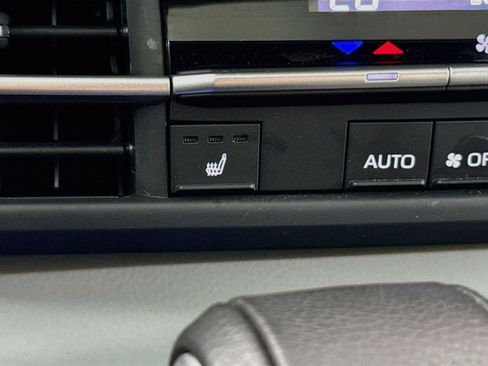 Certified 2026 Toyota Sienna XLE FWD image 8