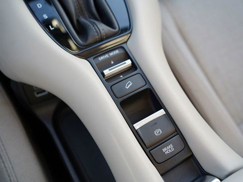 Used 2023 Honda HR-V LX image 12