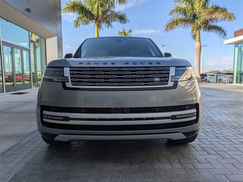 Used 2025 Land Rover Range Rover Long Wheelbase Autobiography image 9