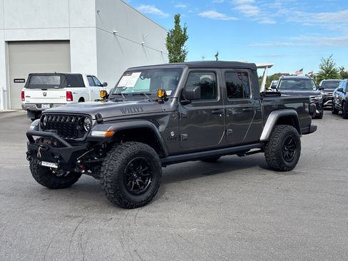 Certified 2025 Jeep Gladiator Sport AWD/4WD image 5