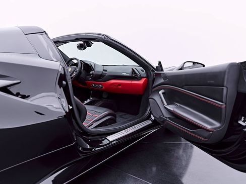 Used 2018 Ferrari 488 Spider RWD image 49