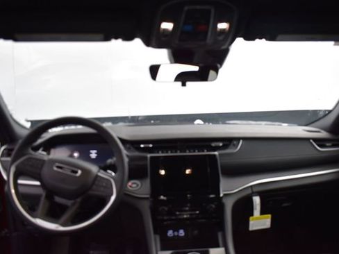 New 2025 Jeep Grand Cherokee Altitude w/ Trailer Tow Package image 35