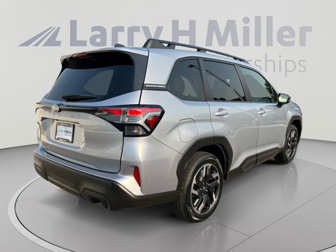 Used 2025 Subaru Forester Limited AWD/4WD image 5