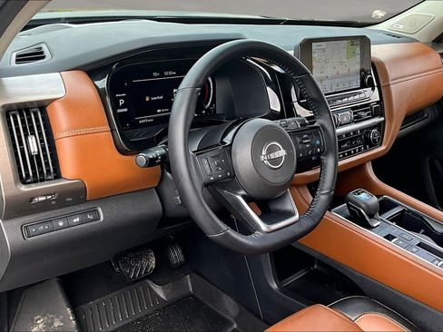 Used 2024 Nissan Pathfinder Platinum w/ Cargo Package image 16