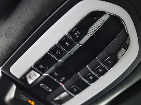 New 2026 Porsche Macan GTS image 41