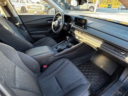 Used 2023 Honda Accord EX image 19