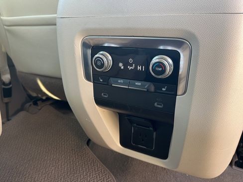 Used 2022 GMC Yukon XL Denali image 15