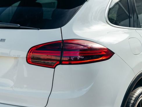 Used 2016 Porsche Cayenne S AWD/4WD image 40
