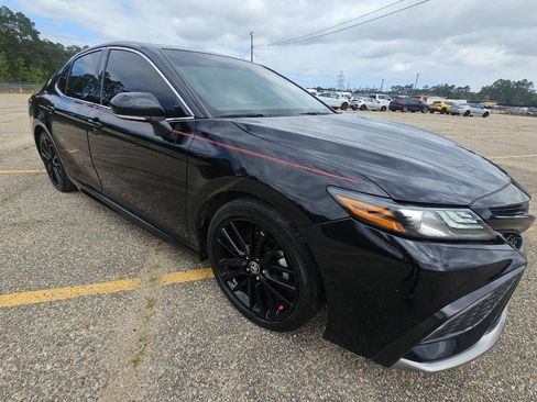 Used 2022 Toyota Camry XSE image 5