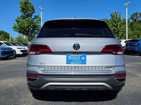 Certified 2023 Volkswagen Taos SE w/ Panoramic Sunroof Package AWD/4WD image 5