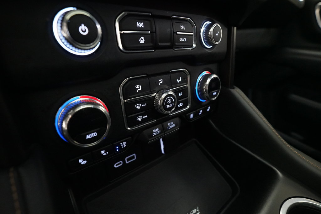 Used 2023 GMC Yukon XL AT4 AWD/4WD image 21