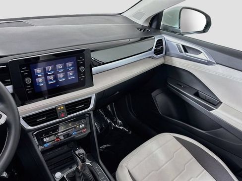 Certified 2025 Volkswagen Taos SE AWD/4WD image 23