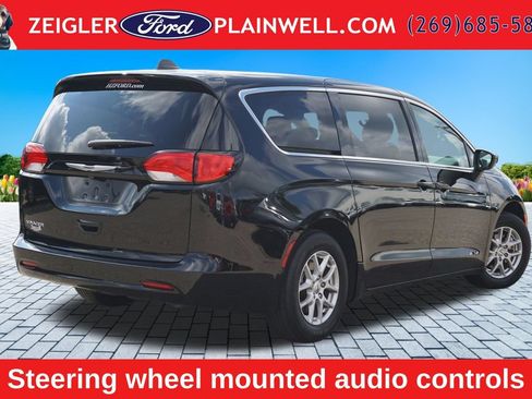 Used 2024 Chrysler Voyager LX FWD image 5