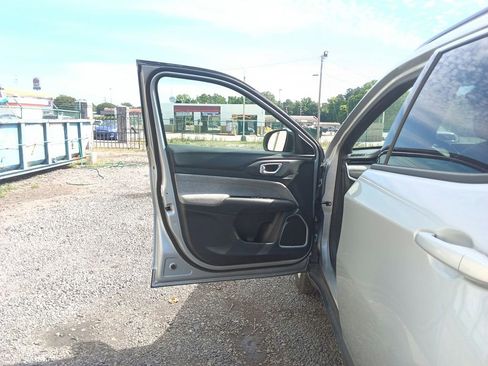 Used 2024 Jeep Compass Latitude AWD/4WD image 15