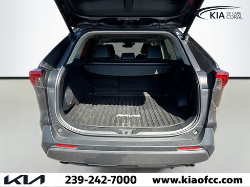 Used 2021 Toyota RAV4 Limited image 12