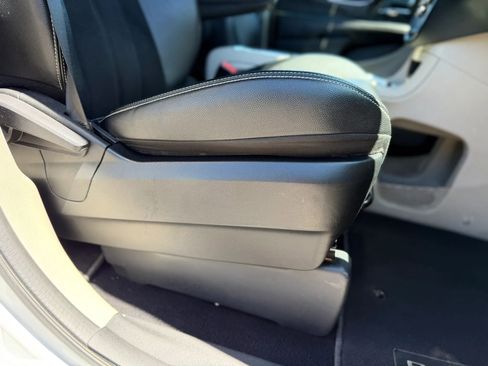 Used 2020 Dodge Grand Caravan SXT FWD image 5