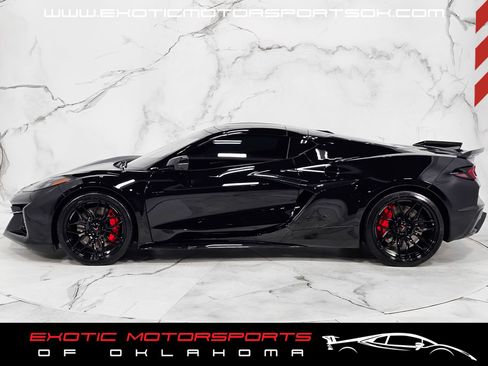 Used 2024 Chevrolet Corvette Z06 RWD image 5
