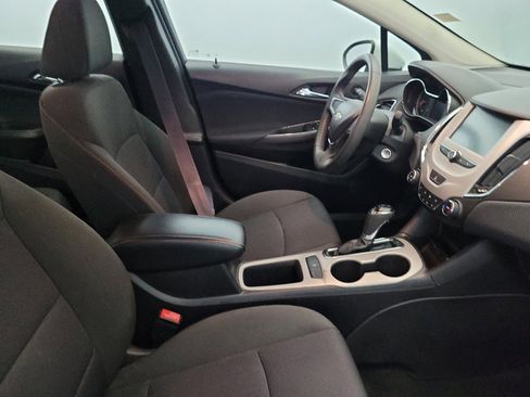 Used 2017 Chevrolet Cruze LS FWD image 21