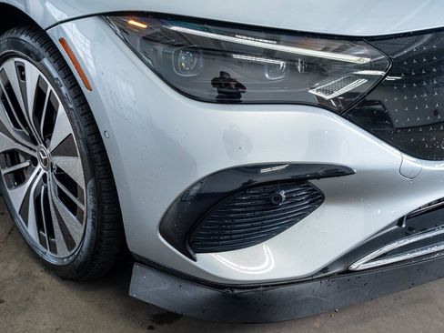 Used 2023 Mercedes-Benz EQE 500 4MATIC Sedan image 18