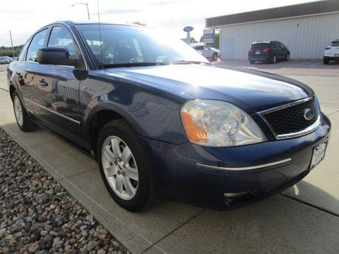 Used 2005 Ford Five Hundred SEL image 3