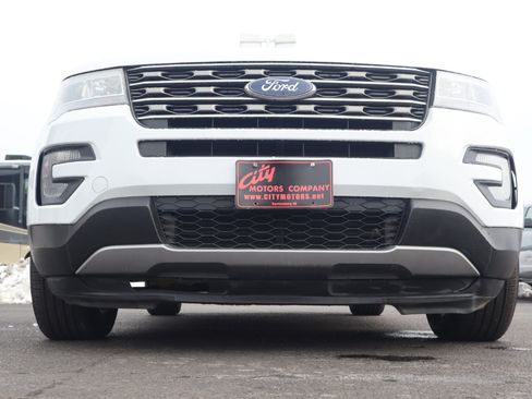 Used 2017 Ford Explorer XLT image 5