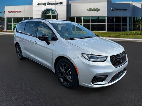 New 2026 Chrysler Pacifica Select w/ S Appearance Package image 1