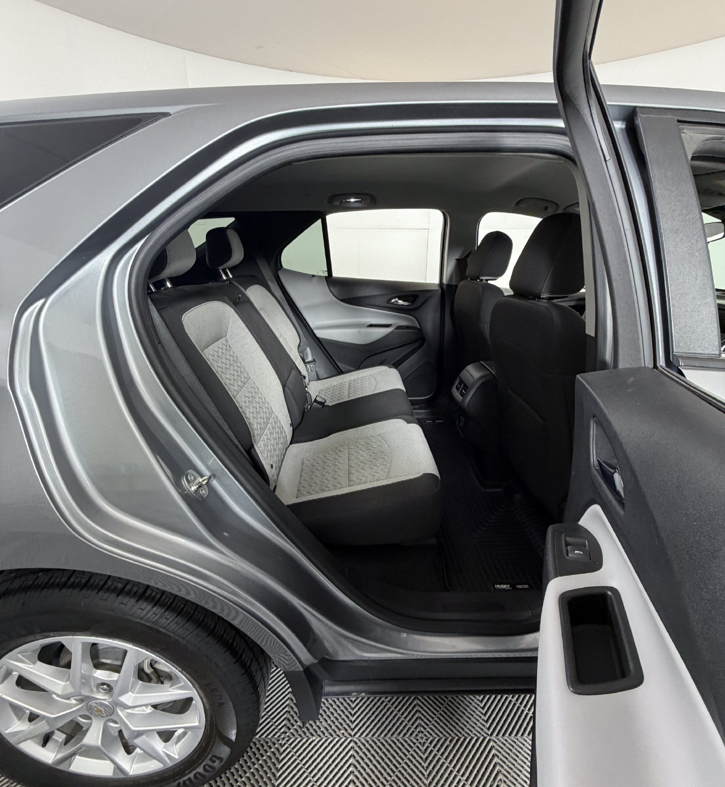 Used 2023 Chevrolet Equinox LS w/ LS Convenience Package FWD image 5