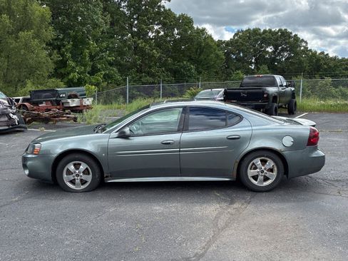 Used 2005 Pontiac Grand Prix GT w/ Leather Trim Package FWD image 6