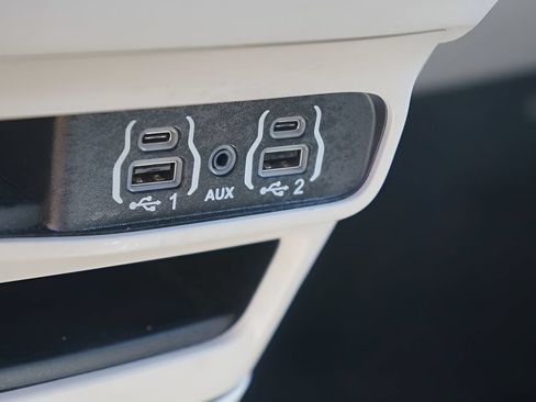 Used 2024 Chrysler Pacifica Touring-L FWD image 27