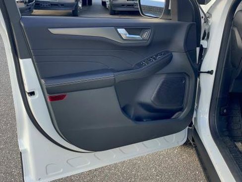 New 2023 Ford Escape SE image 15