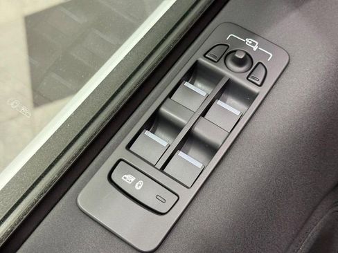 Used 2023 Land Rover Discovery Sport SE image 20