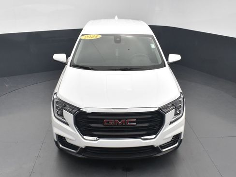 Used 2024 GMC Terrain SLE image 44