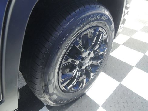Used 2022 Jeep Cherokee Latitude Lux w/ Sun & Sound Group AWD/4WD image 40