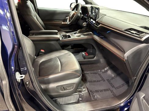 Used 2023 Toyota Sienna XSE image 11