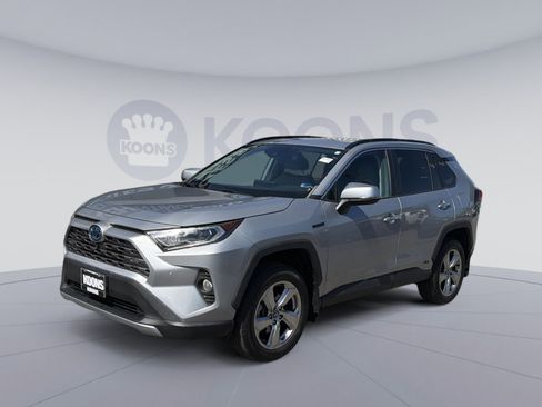 Used 2020 Toyota RAV4 Limited image 1