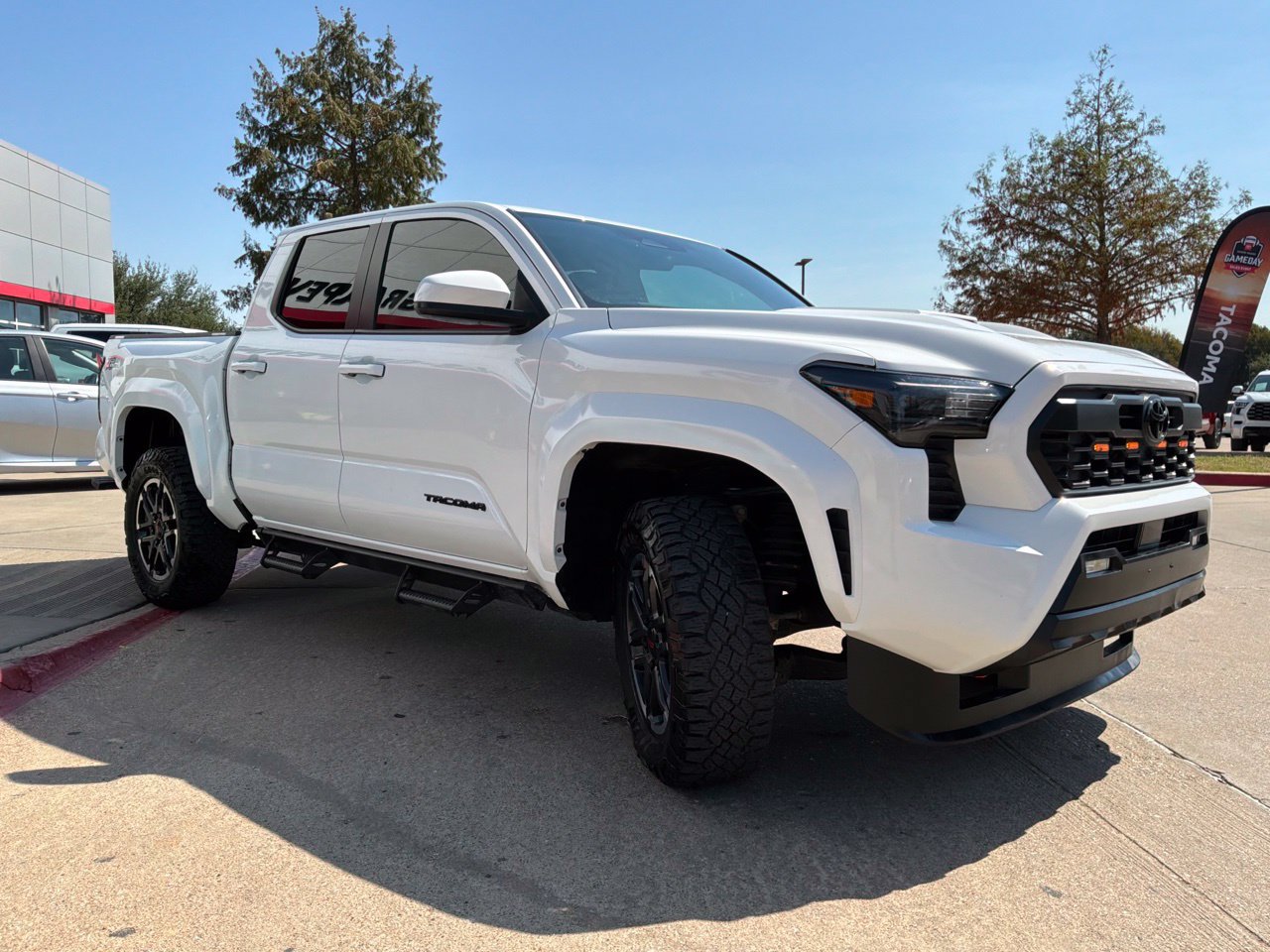 Used 2025 Toyota Tacoma TRD Sport AWD/4WD image 4